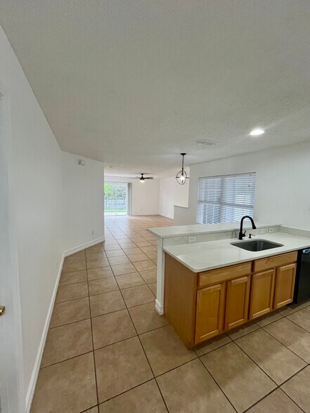 Building Photo - 2320 Stone Abbey Blvd