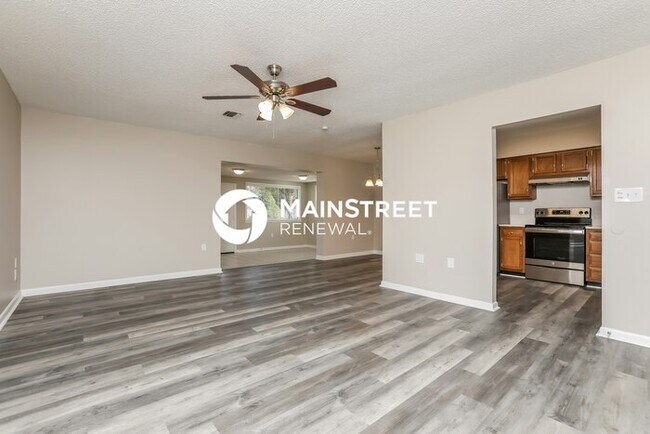 Building Photo - 3 Bedroom Pet-Friendly Home in EUSTIS, FL with Main Street Renewal