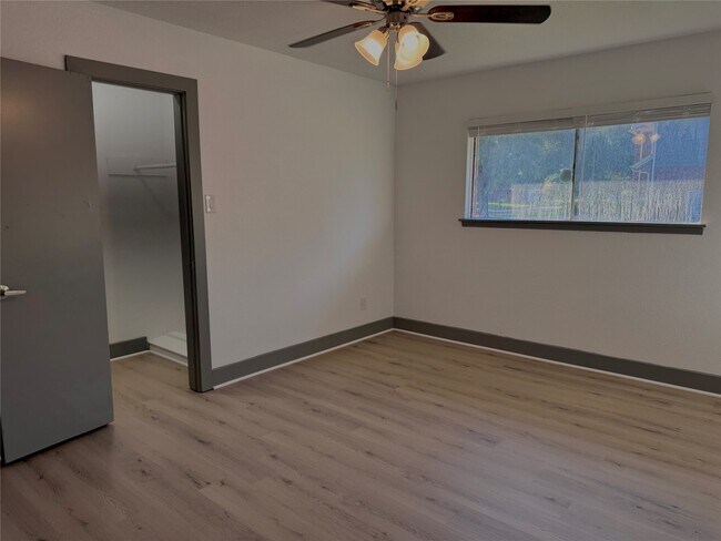 Building Photo - 9750 Guest St