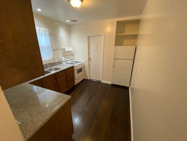 kitchen - 217 Strand St