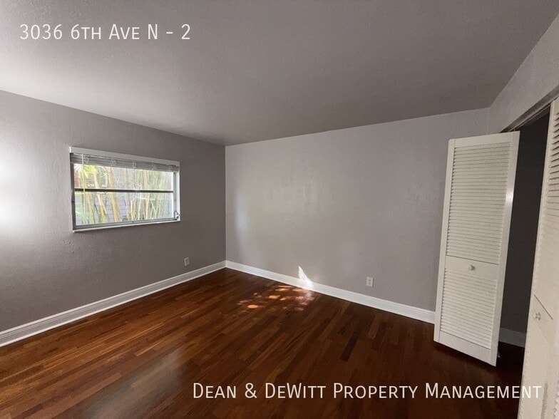 Building Photo - 2 Bed/1 Bath - Unit 2