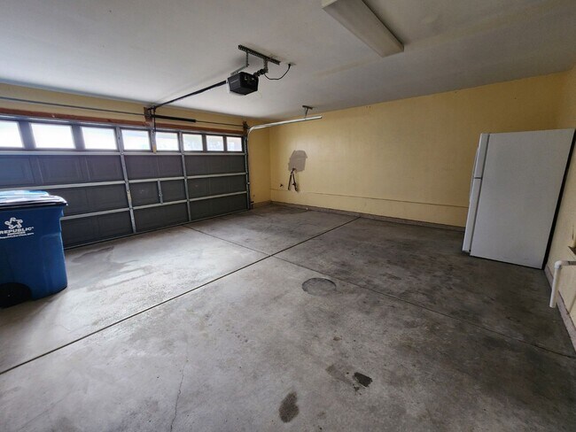 Building Photo - Beautiful former Model Home located near S...