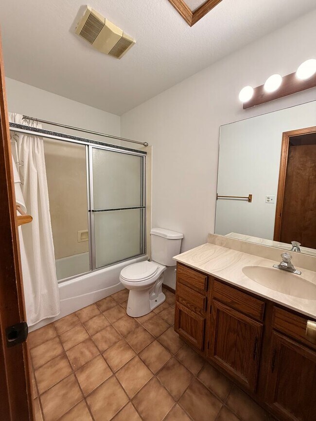 Building Photo - Beautiful Country Club