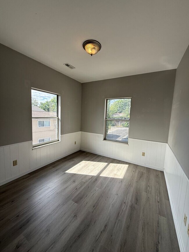Building Photo - OSU North Campus 5 bedroom 2 bath apartment