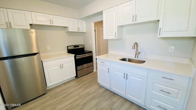 Building Photo - 914 N Wild Olive Ave