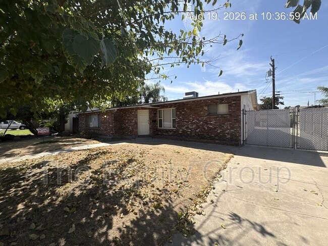 Building Photo - 2245 W Harvard Ave
