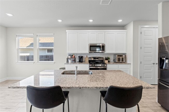 Building Photo - 113 Stone Crk Dr