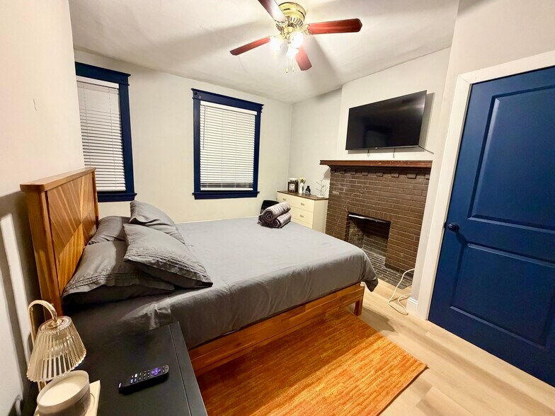 Building Photo - 3235 Itaska St