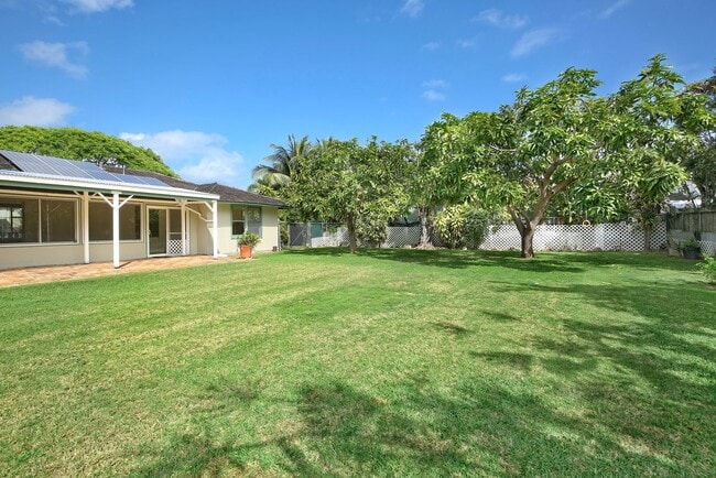 Building Photo - Ready to move into single level family hom...