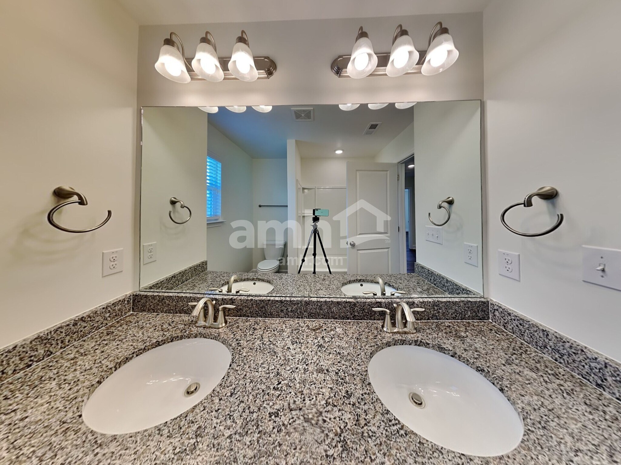 Building Photo - 5708 Lakemont Dr