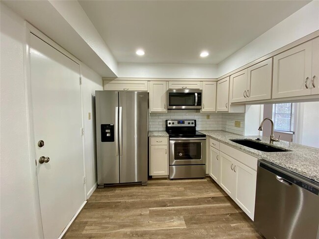 Building Photo - 5502 Longhorn Landing