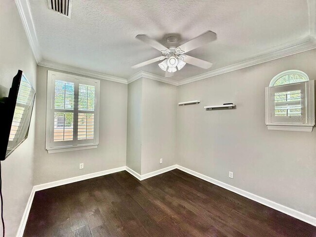 Building Photo - 505 S Tampania Ave