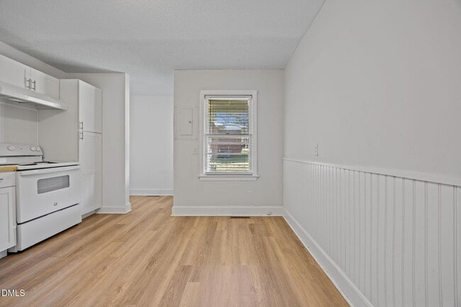 Building Photo - 1206 S 9th St