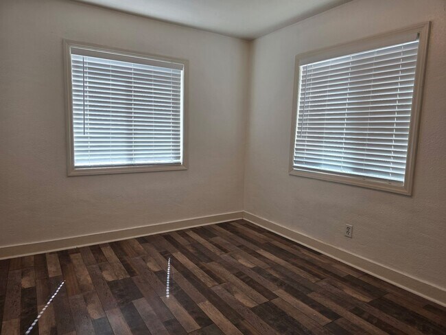 Building Photo - 2050 Branstetter Ln