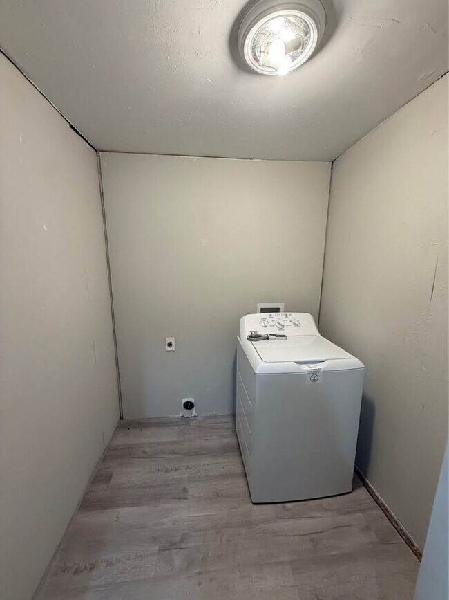 Building Photo - 3 Bedroom 1 Bathroom Home for Rent