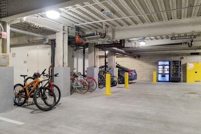 Building Photo - 2 Earhart St