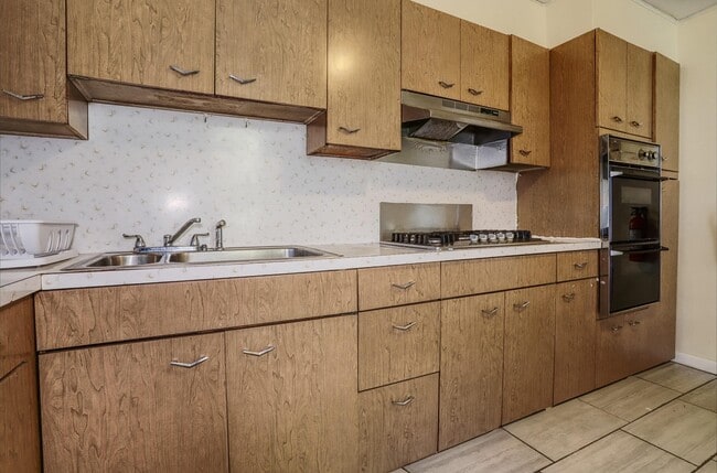 Building Photo - 911 17th St