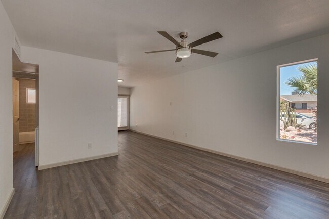 Building Photo - South Scottsdale - Two Bedroom with $0 Move in Special!