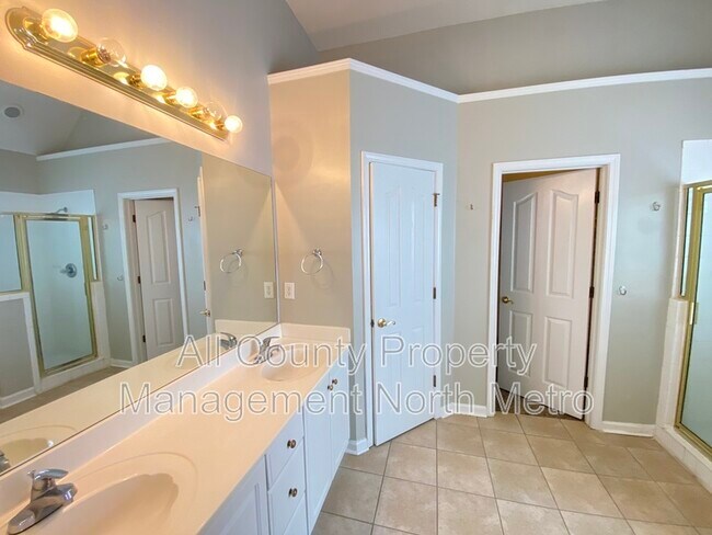 Building Photo - 550 Elgaen Ct
