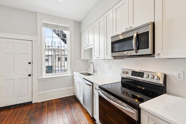 Building Photo - Historic One Bedroom Apartment in Downtown Savannah