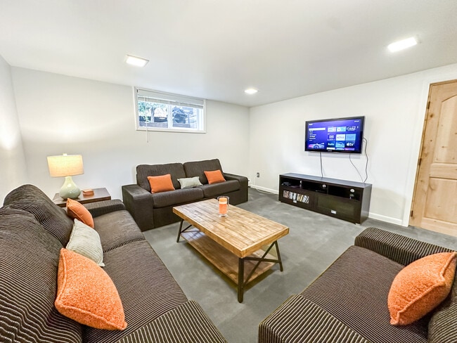 Building Photo - 413 22nd St