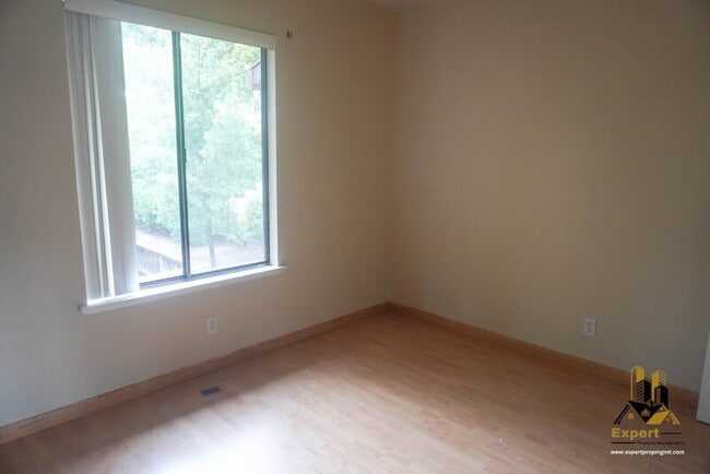 Building Photo - 5333 Primrose Dr