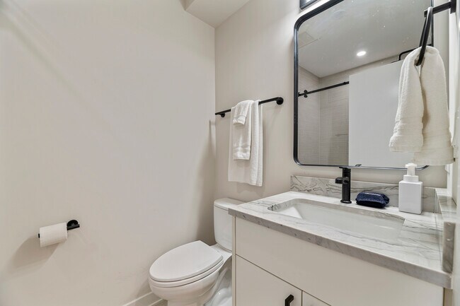 Building Photo - 7109 N Western Ave