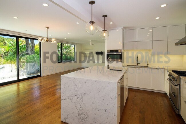 Building Photo - SHORT-TERM - Strawberry Retreat with Bay V...