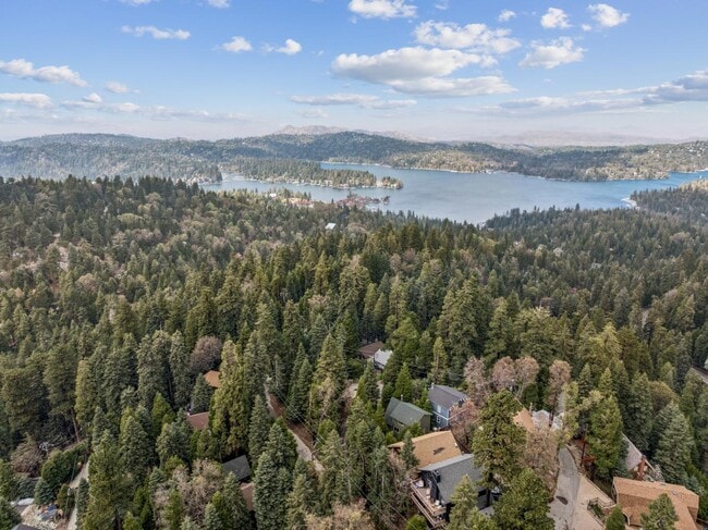 Building Photo - 725 Ivy Ln