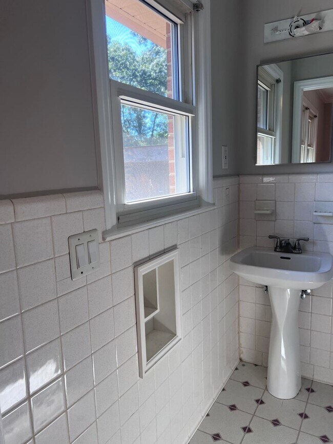 Building Photo - 3610 Edgefield Rd