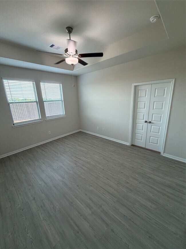 Building Photo - 3056 Plateau Dr