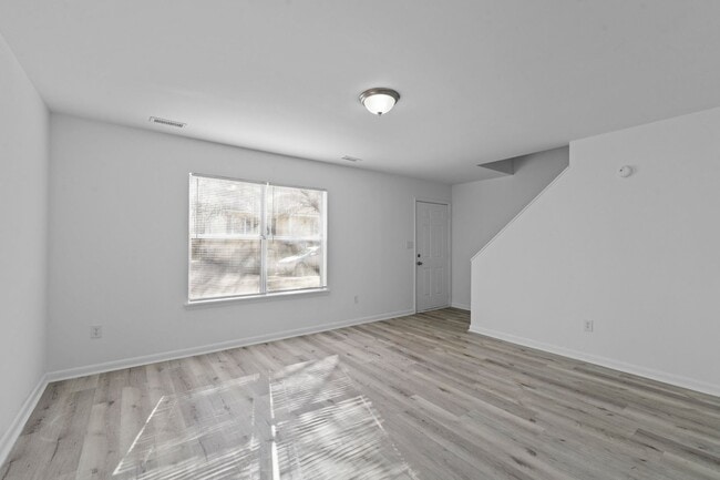 Building Photo - 608 Hilltop Dr