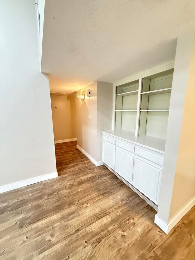 Building Photo - 7009 Ranch House Rd