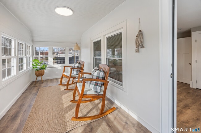 Building Photo - 3 Main St