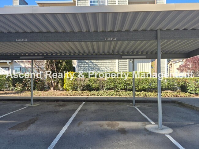 Building Photo - 2Bed/2Bath Tanasbourne Condo Quiet Location MiniSplit AC Assigned Parking Space Water & Garbage I...
