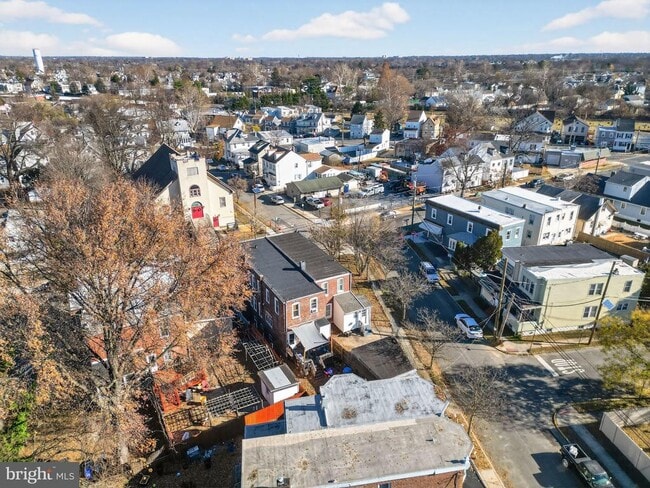 Building Photo - 738 Division St