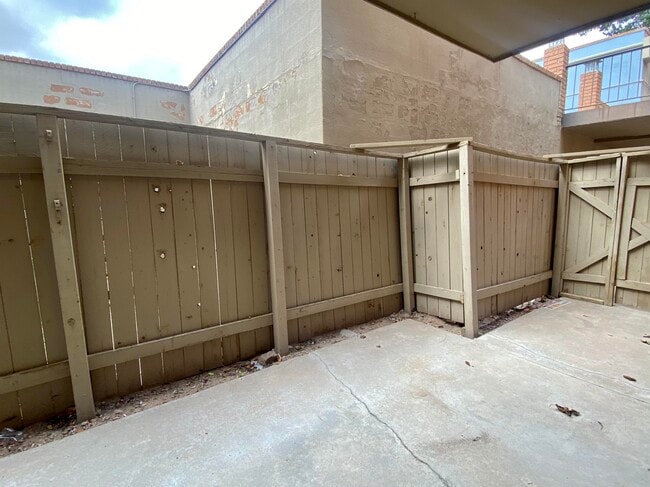 Building Photo - 4433 N Stanton St