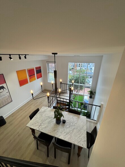 Building Photo - 208 9th St NE