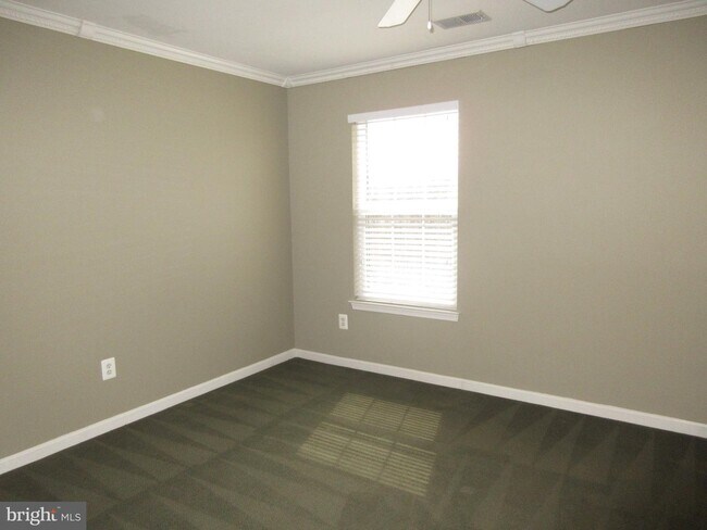 Building Photo - 3865 Eisenhower Ave