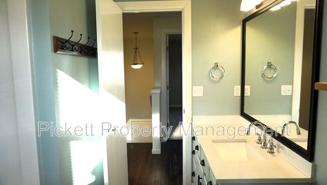 Building Photo - 4855 Bowwood Cir NE