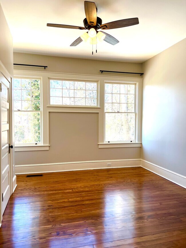 Building Photo - Historic Downtown Hendersonville! Beautifully restored 3 bedroom 2 bath home for rent