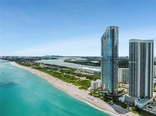Building Photo - 15701 Collins Ave