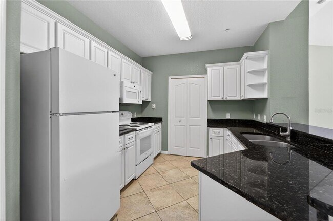 Building Photo - 5611 Legacy Crescent Pl