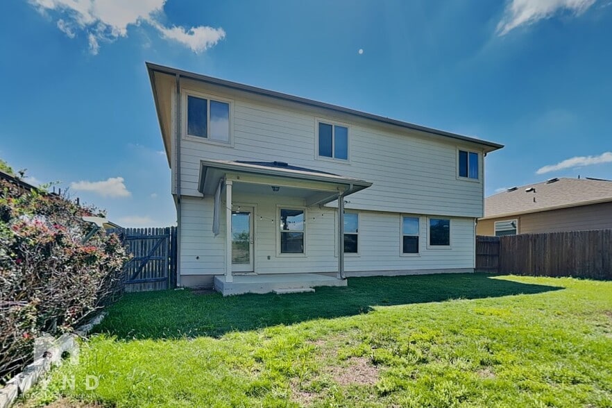 Building Photo - 717 Pinnacle Dr
