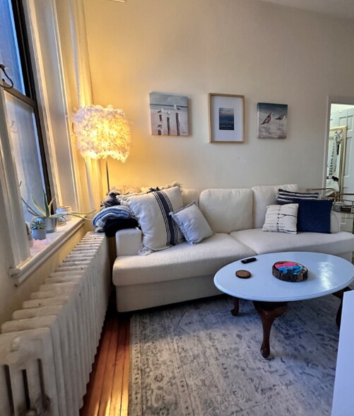 Building Photo - 585 Beacon St