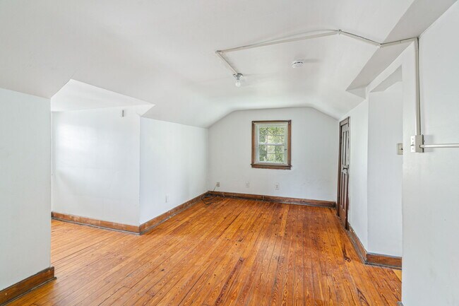 Building Photo - 1609 Dunbar St