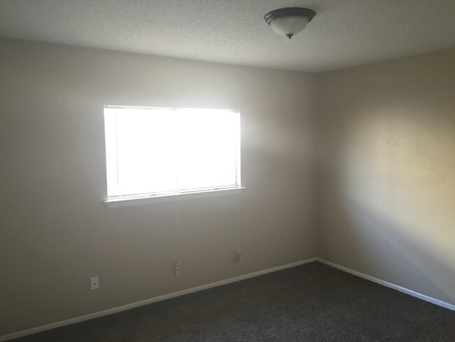 Building Photo - 8251 Sunshine Trail Dr