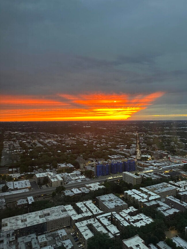 Building Photo - 5415 N Sheridan Rd