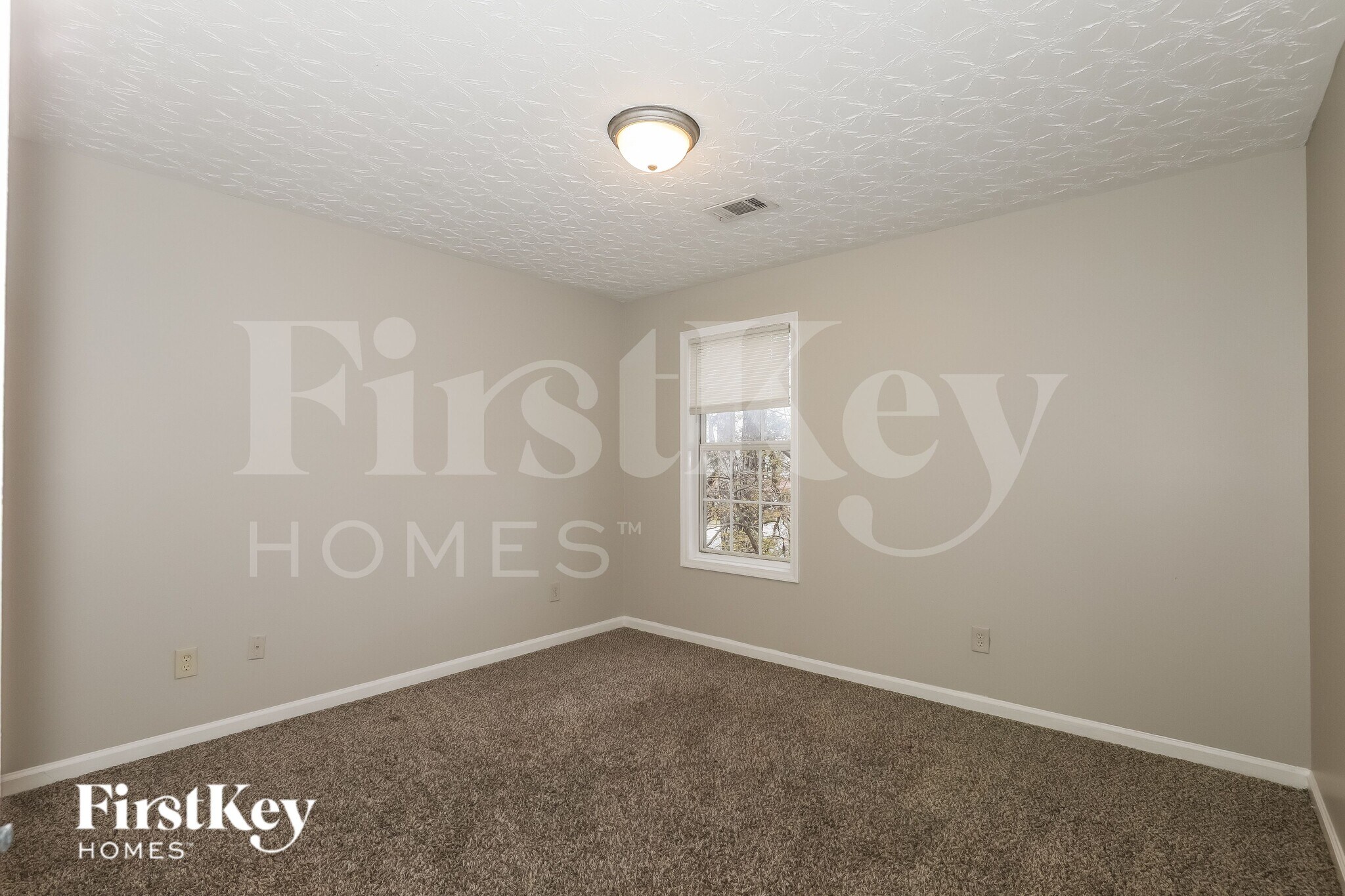 Building Photo - 637 Old Ivy Chase