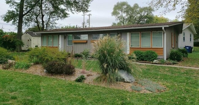 Primary Photo - 1507 W 22nd Terrace